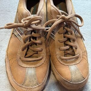 Skechers Women's Tan Brown Lace-Up Sneakers